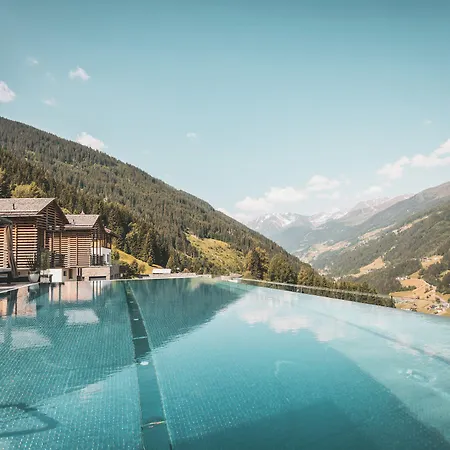 Boutique Und Bergwiesenglück Hotel 3*