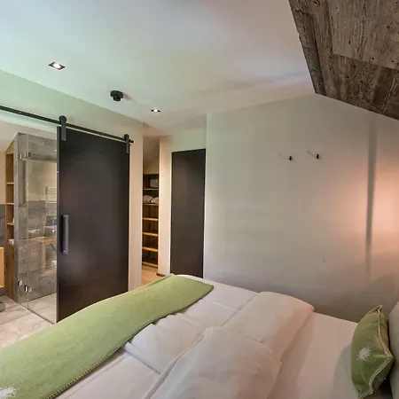 מלון Boutique Und Bergwiesenglueck 3*